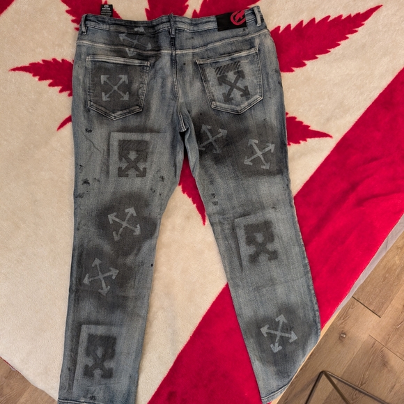 Men's Off-White Gray Jeans - Picture 2 of 3